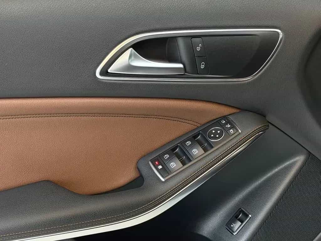Mercedes-Benz GLA 250 4Matic*1.Hd*Exclusiv*Distronic*Kam*AMG 02/2017-photo-29