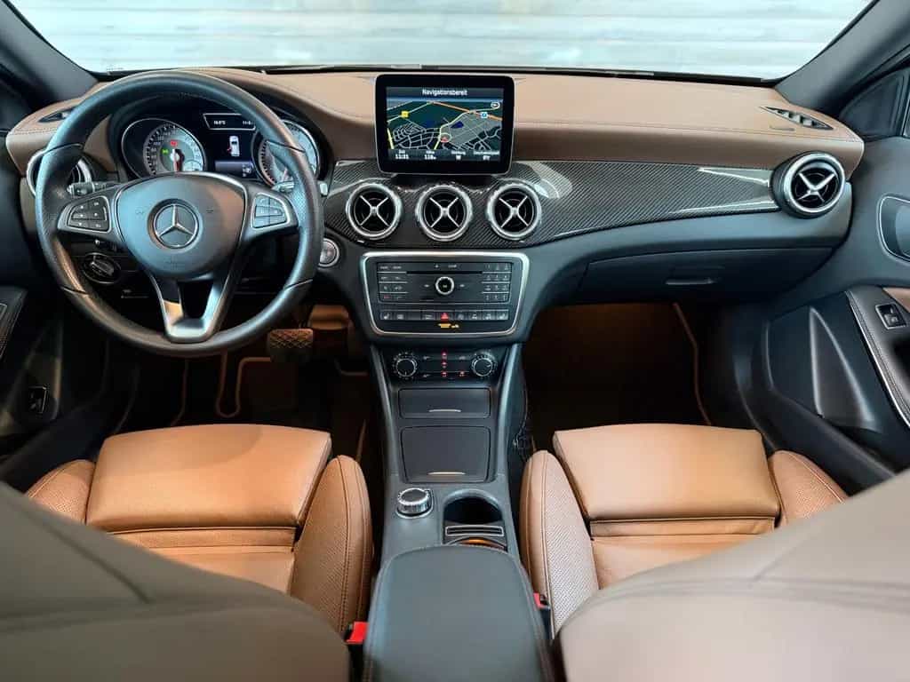 Mercedes-Benz GLA 250 4Matic*1.Hd*Exclusiv*Distronic*Kam*AMG 02/2017-photo-32