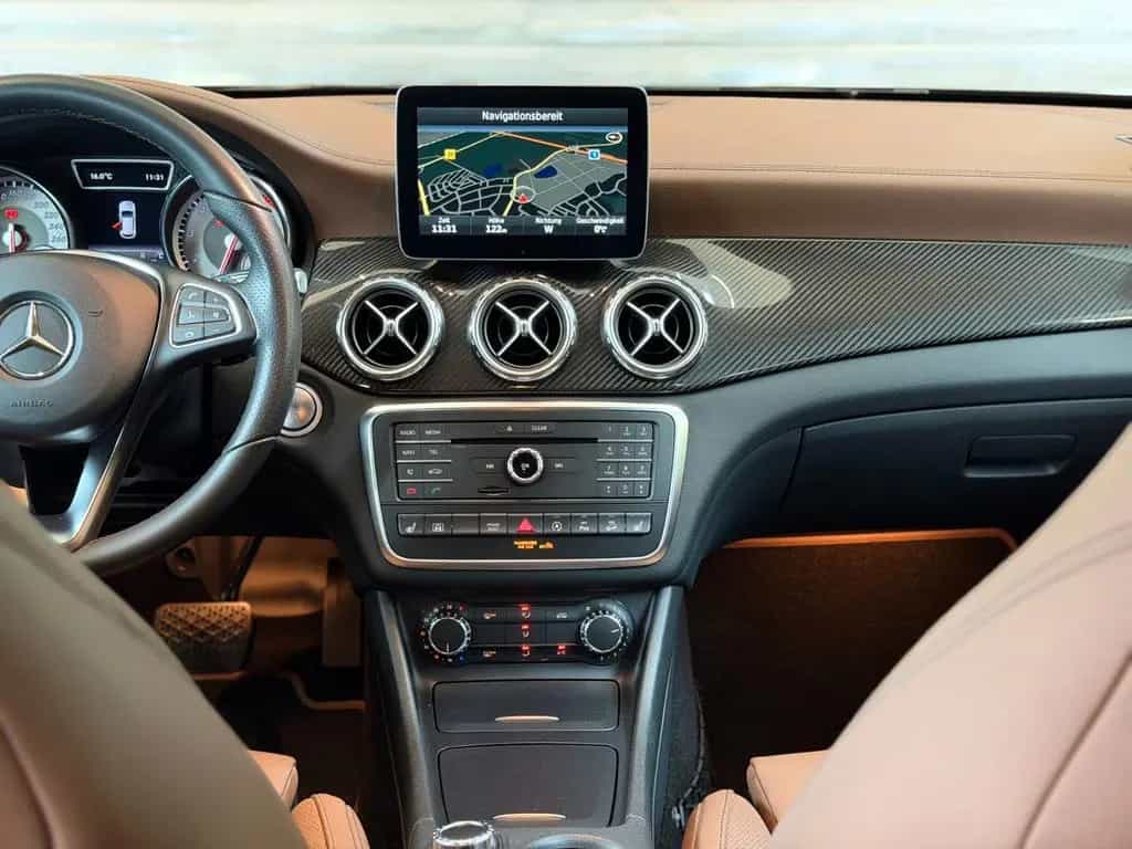 Mercedes-Benz GLA 250 4Matic*1.Hd*Exclusiv*Distronic*Kam*AMG 02/2017-photo-33