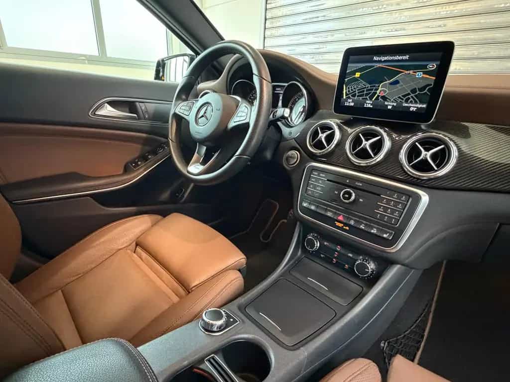 Mercedes-Benz GLA 250 4Matic*1.Hd*Exclusiv*Distronic*Kam*AMG 02/2017-photo-37