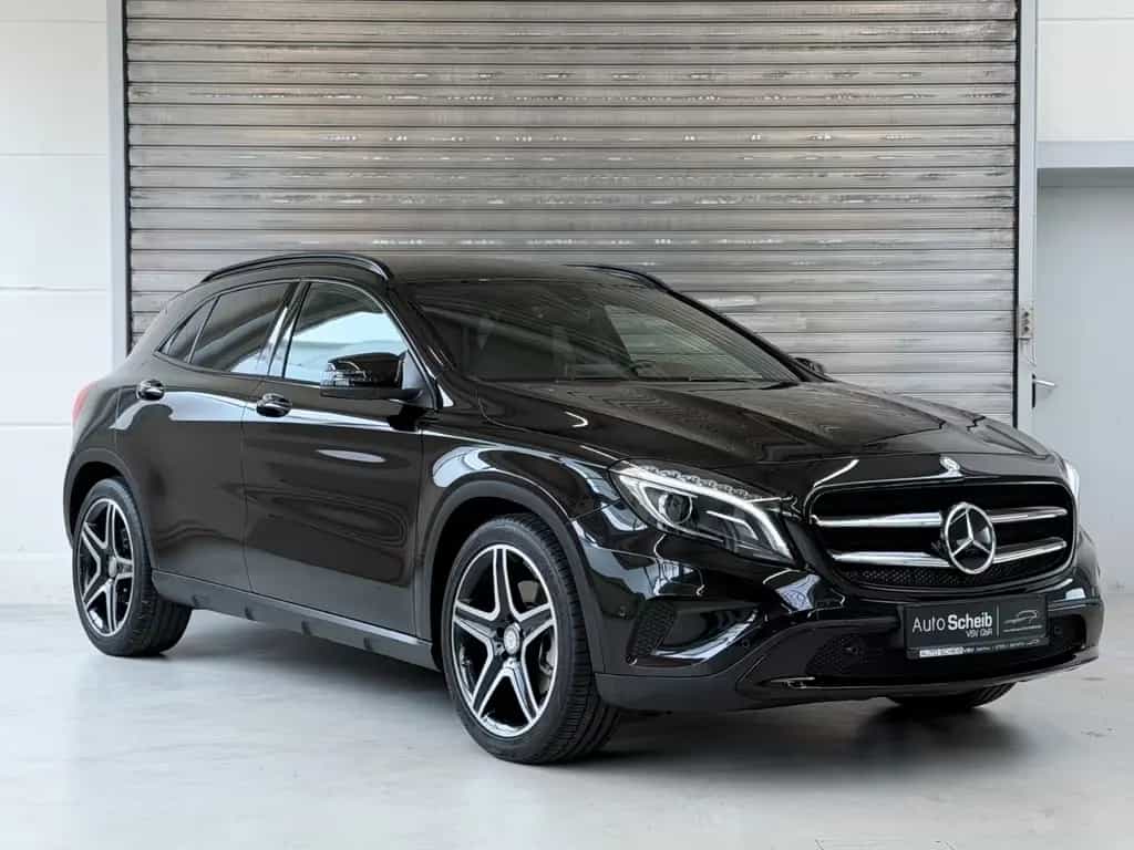 Mercedes-Benz GLA 250 4Matic*1.Hd*Exclusiv*Distronic*Kam*AMG 02/2017-photo-5
