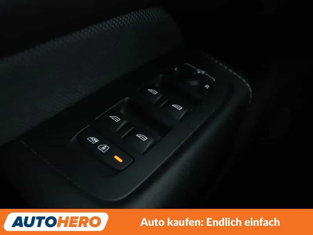 Volvo XC60 2.0 B5 Diesel R-Design AWD Aut.*NAV*TEMP* 02/2020-photo-24