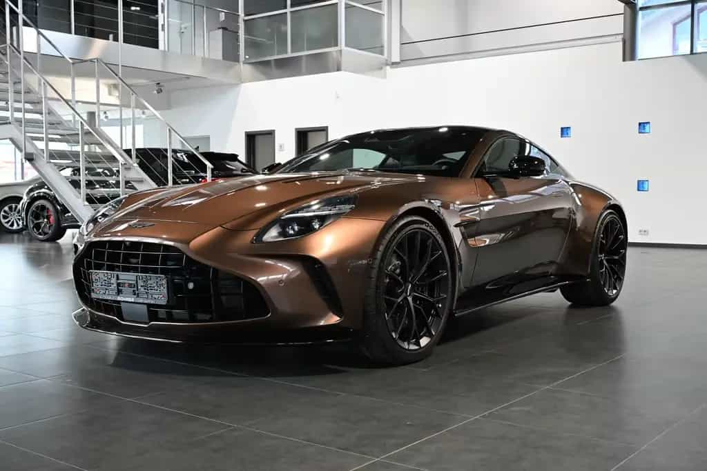 Aston Martin V8 Vantage Coupe/Magneto Bronze/B&W/UPE: 255k 07/2025-photo-0