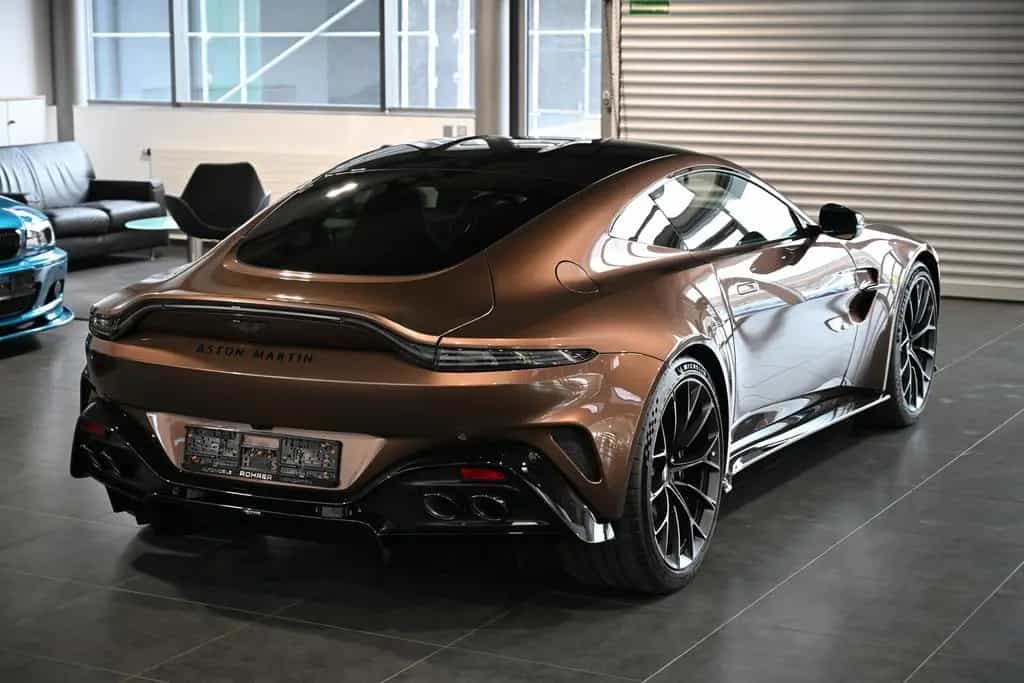 Aston Martin V8 Vantage Coupe/Magneto Bronze/B&W/UPE: 255k 07/2025-photo-12