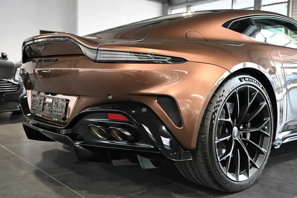 Aston Martin V8 Vantage Coupe/Magneto Bronze/B&W/UPE: 255k 07/2025-photo-13