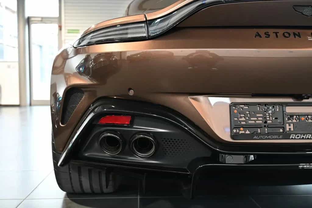 Aston Martin V8 Vantage Coupe/Magneto Bronze/B&W/UPE: 255k 07/2025-photo-16