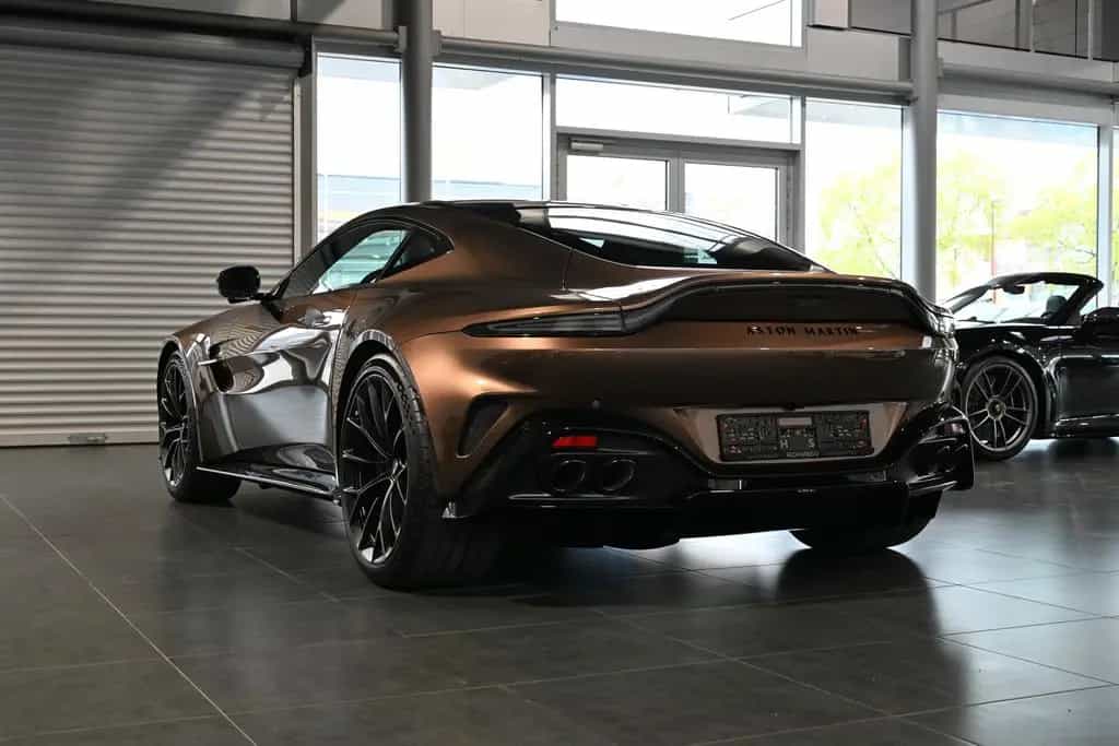 Aston Martin V8 Vantage Coupe/Magneto Bronze/B&W/UPE: 255k 07/2025-photo-19