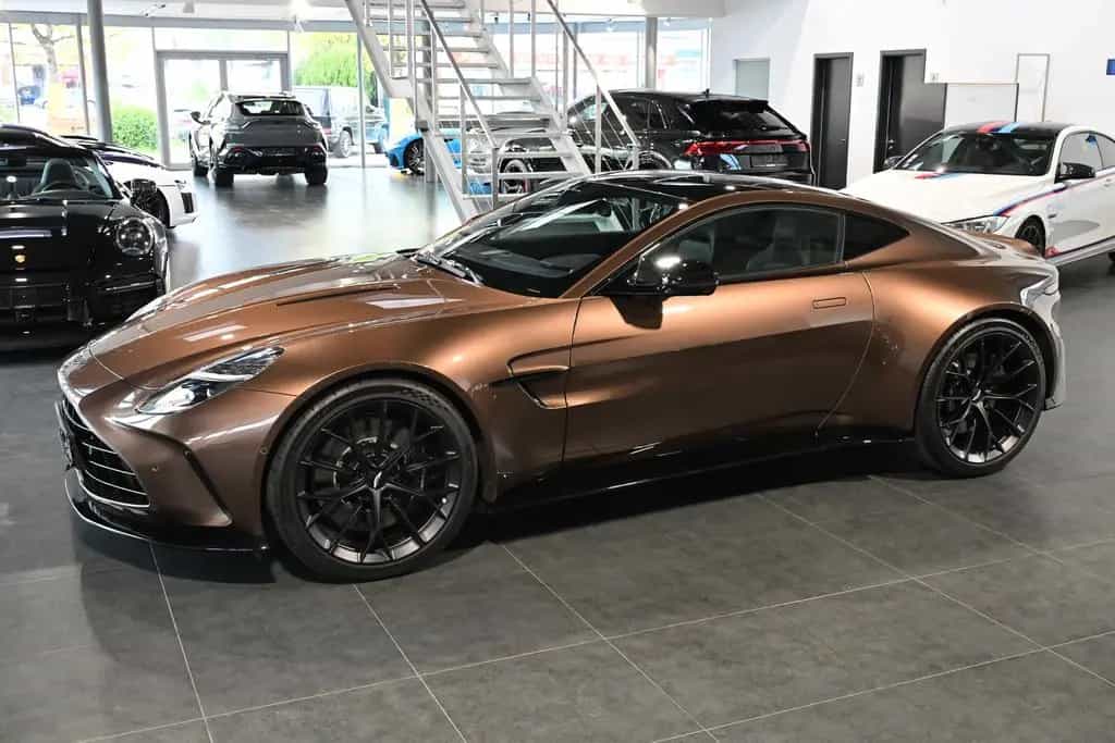 Aston Martin V8 Vantage Coupe/Magneto Bronze/B&W/UPE: 255k 07/2025-photo-2