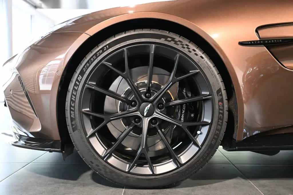 Aston Martin V8 Vantage Coupe/Magneto Bronze/B&W/UPE: 255k 07/2025-photo-20