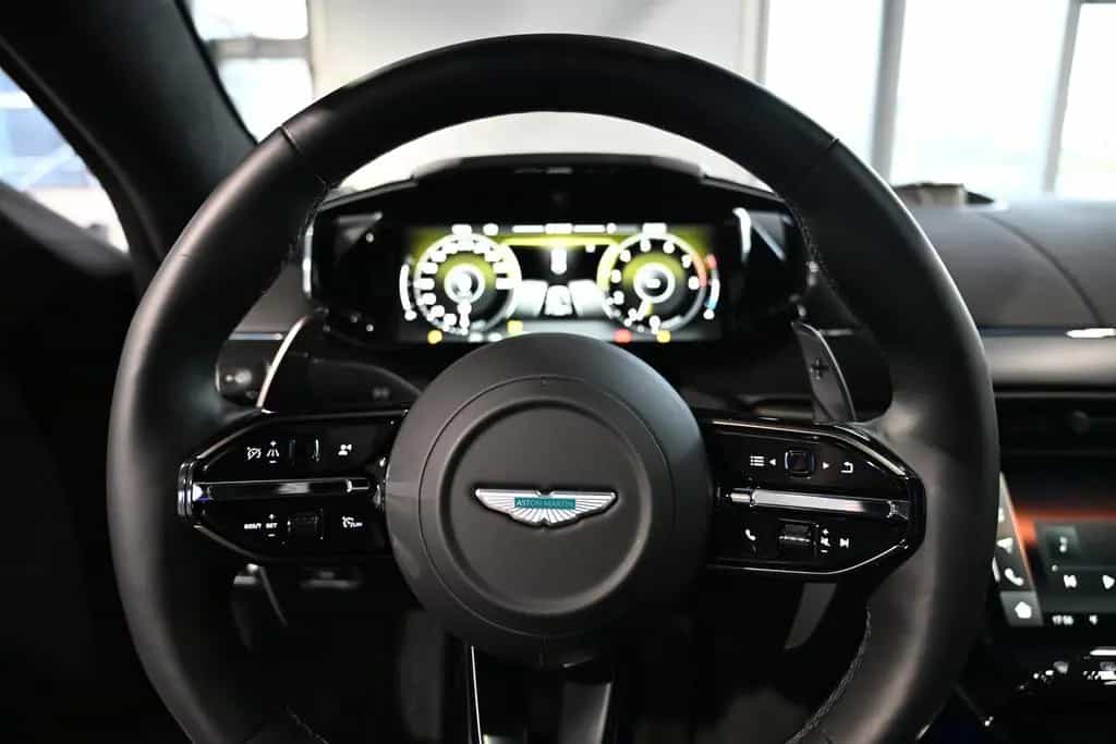 Aston Martin V8 Vantage Coupe/Magneto Bronze/B&W/UPE: 255k 07/2025-photo-27