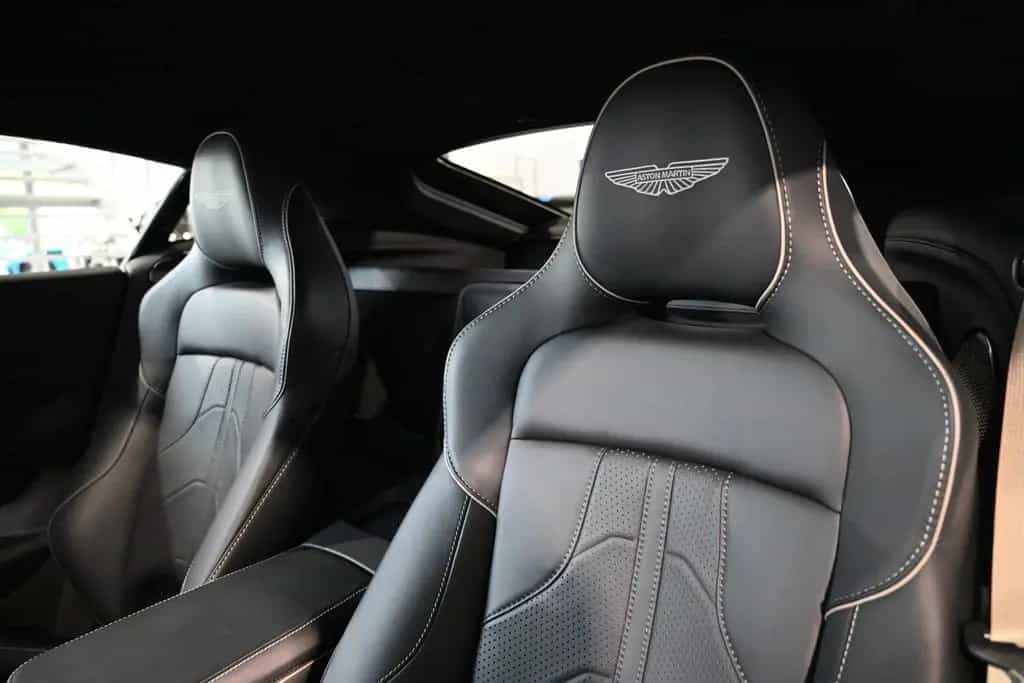 Aston Martin V8 Vantage Coupe/Magneto Bronze/B&W/UPE: 255k 07/2025-photo-28