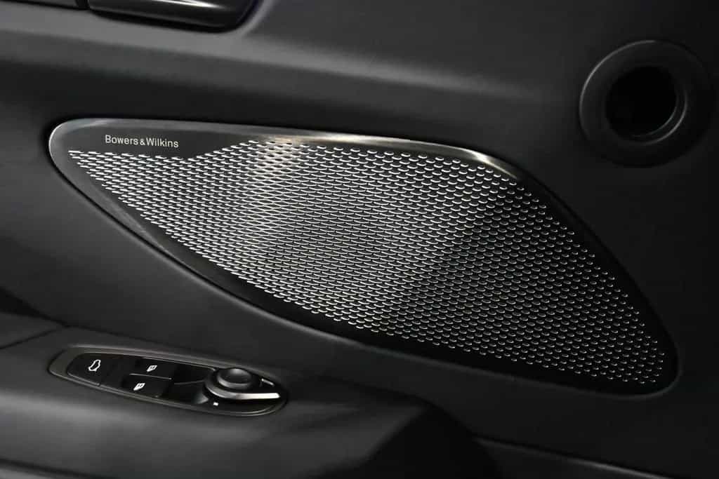 Aston Martin V8 Vantage Coupe/Magneto Bronze/B&W/UPE: 255k 07/2025-photo-33