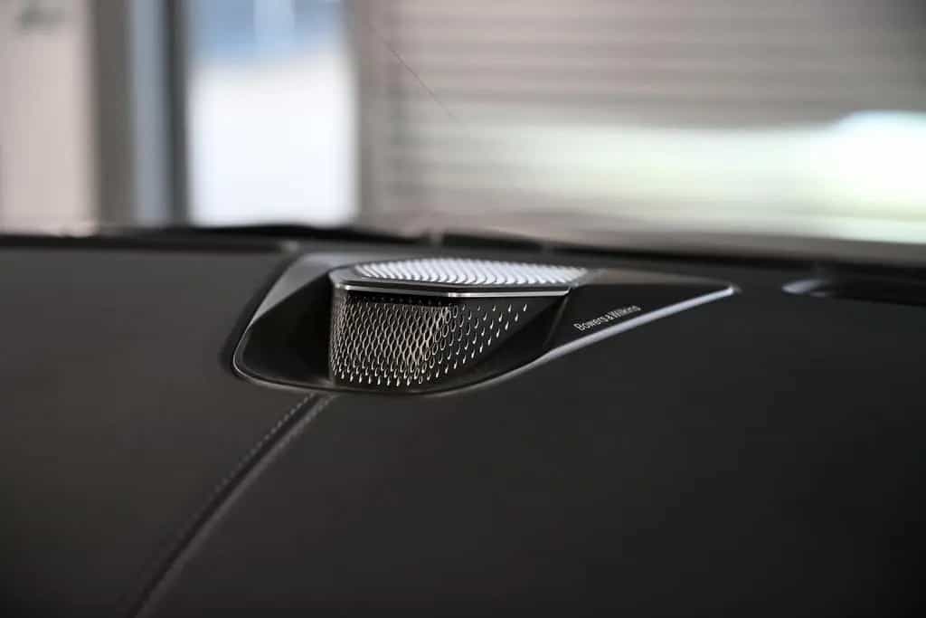 Aston Martin V8 Vantage Coupe/Magneto Bronze/B&W/UPE: 255k 07/2025-photo-34