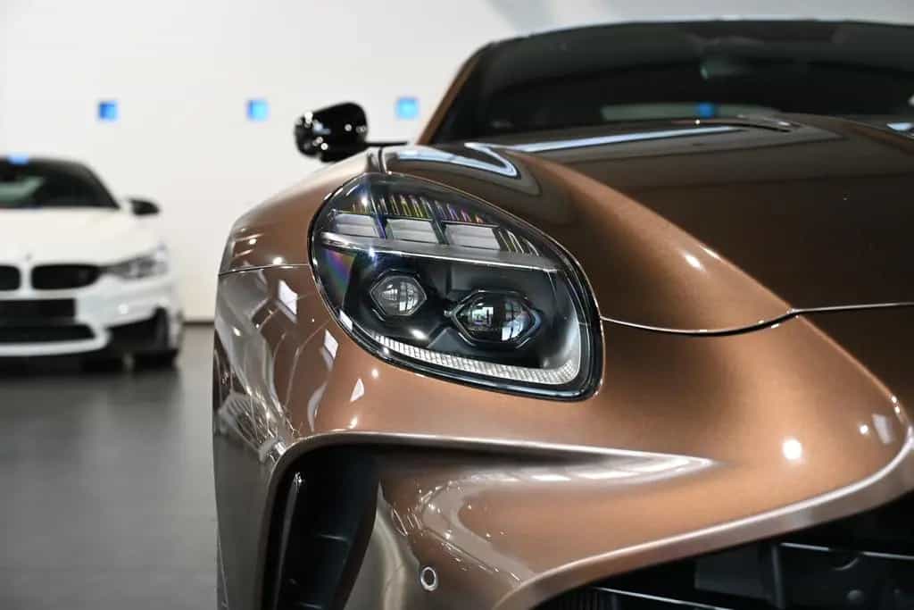 Aston Martin V8 Vantage Coupe/Magneto Bronze/B&W/UPE: 255k 07/2025-photo-5