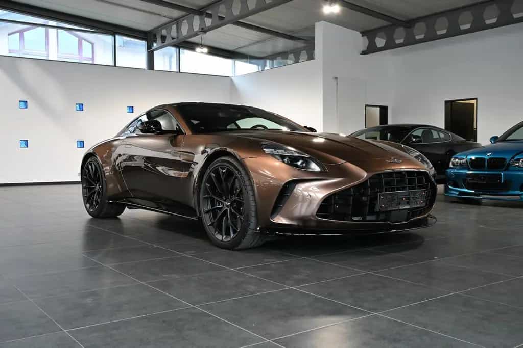 Aston Martin V8 Vantage Coupe/Magneto Bronze/B&W/UPE: 255k 07/2025-photo-7