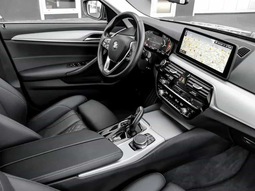 BMW 5 Series 520d A ACC AHK RFK NAVI LED PDC V+H DAB Klima 02/2023-photo-2