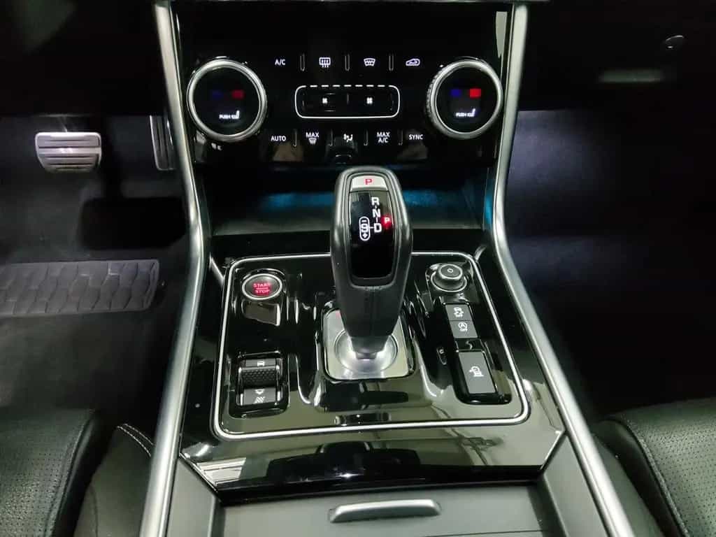 Jaguar XE P250 AWD R-Dynamic Leder Navi LED 360° ACC 07/2022-photo-5