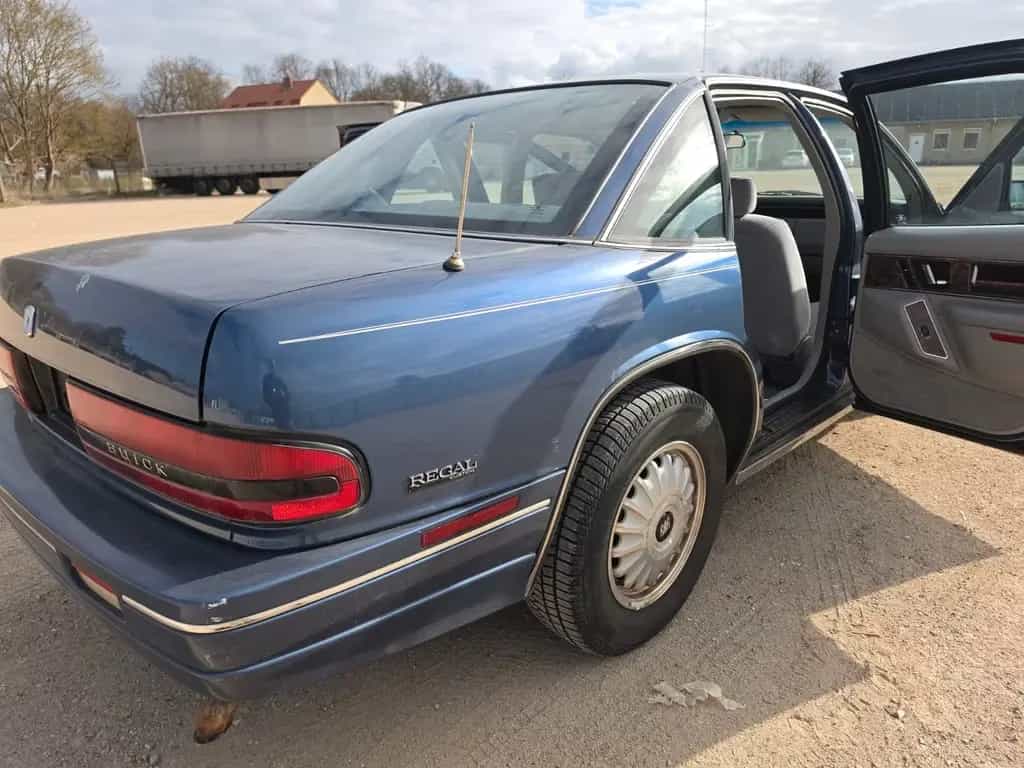 Buick 3800 Regal Custom 10/1993-photo-9