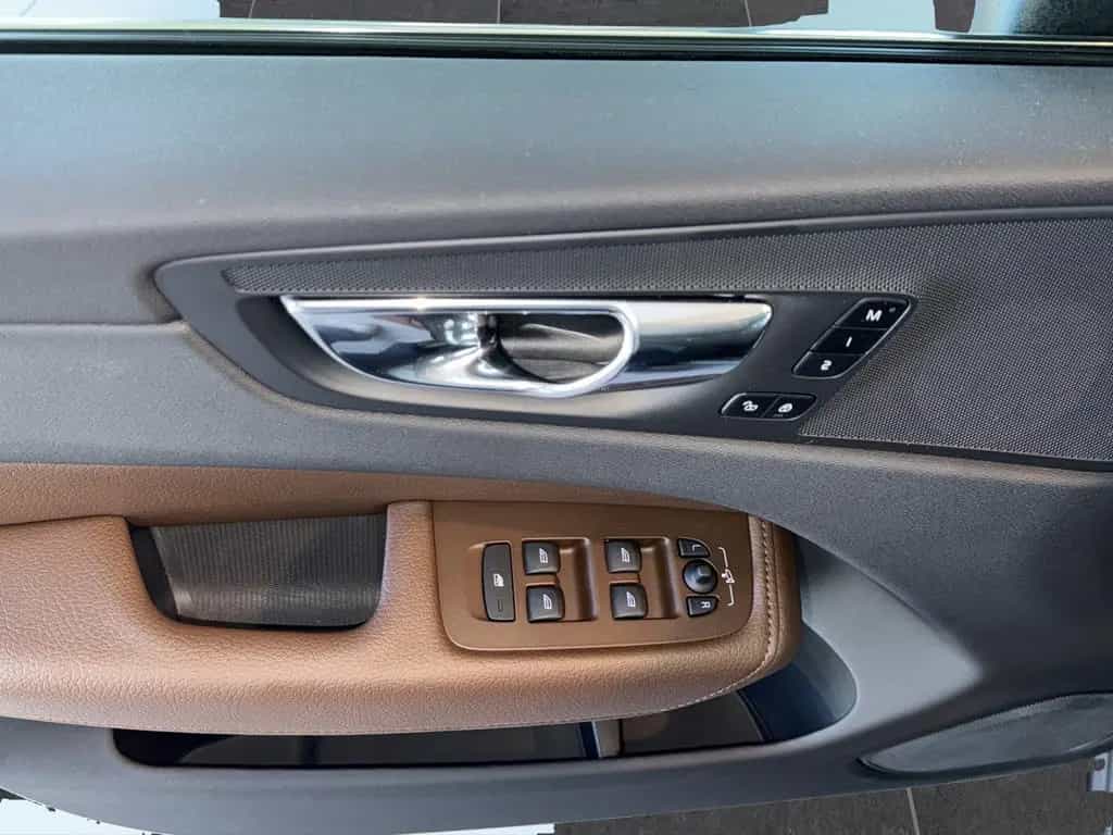 Volvo XC60 Inscription 2.0TDI Geartronic AWD *AHK*Pano 11/2018-photo-10