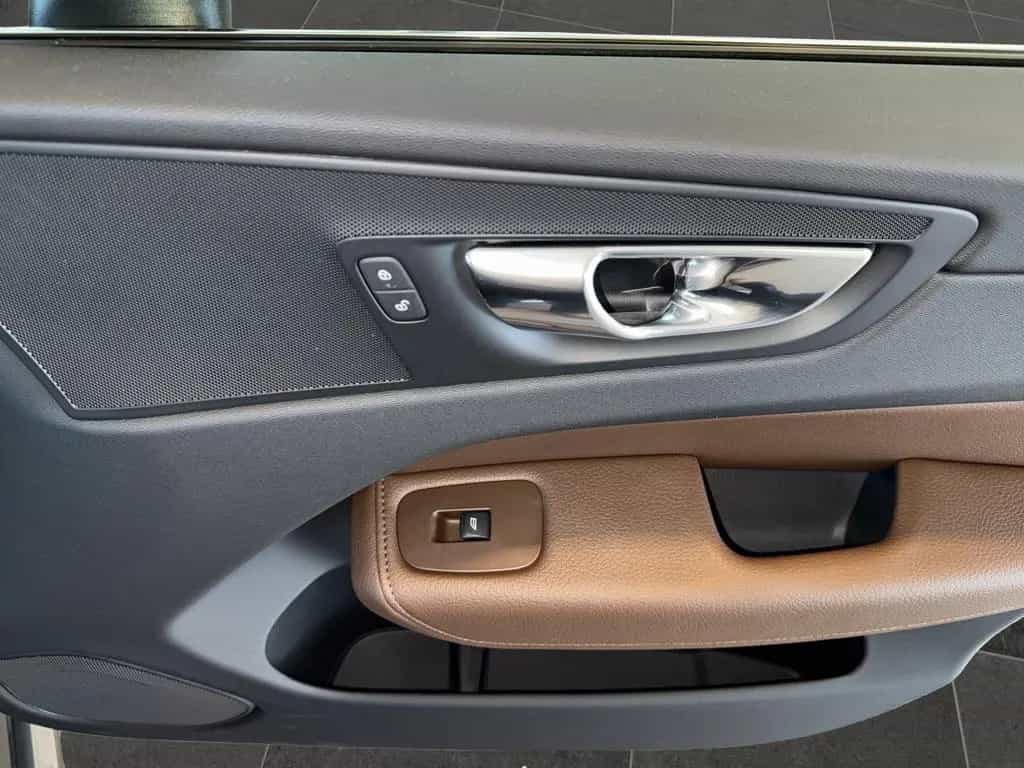 Volvo XC60 Inscription 2.0TDI Geartronic AWD *AHK*Pano 11/2018-photo-13