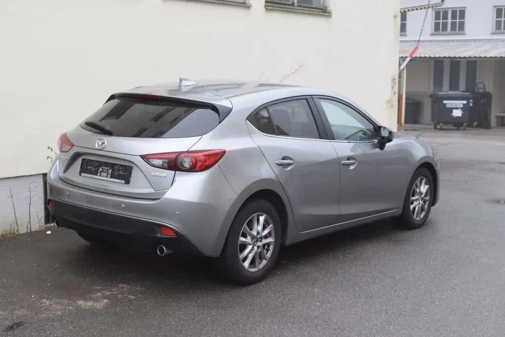 Mazda 3 Lim. 2.2D~Center-Line~Automatik~Navi~SH~2.Hd 09/2015-photo-0