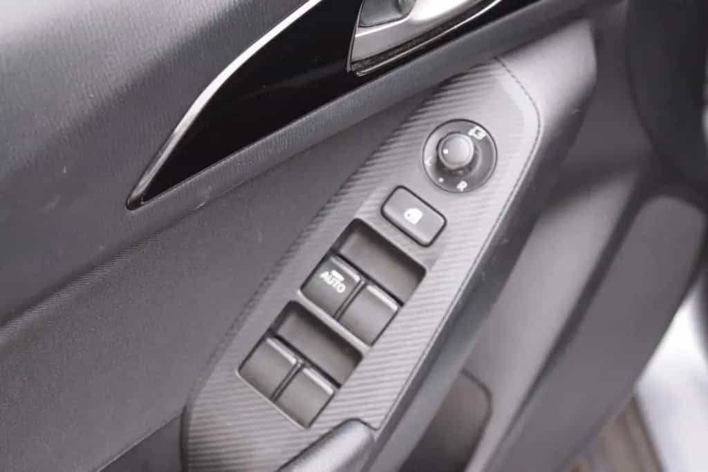 Mazda 3 Lim. 2.2D~Center-Line~Automatik~Navi~SH~2.Hd 09/2015-photo-10