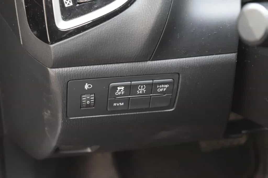 Mazda 3 Lim. 2.2D~Center-Line~Automatik~Navi~SH~2.Hd 09/2015-photo-11