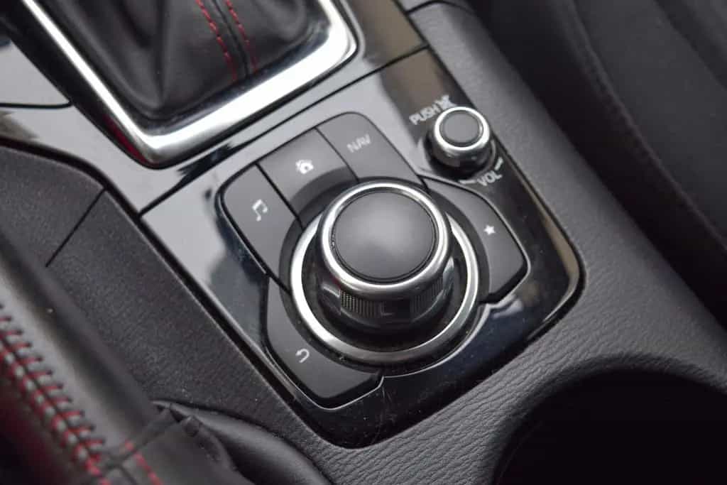 Mazda 3 Lim. 2.2D~Center-Line~Automatik~Navi~SH~2.Hd 09/2015-photo-16