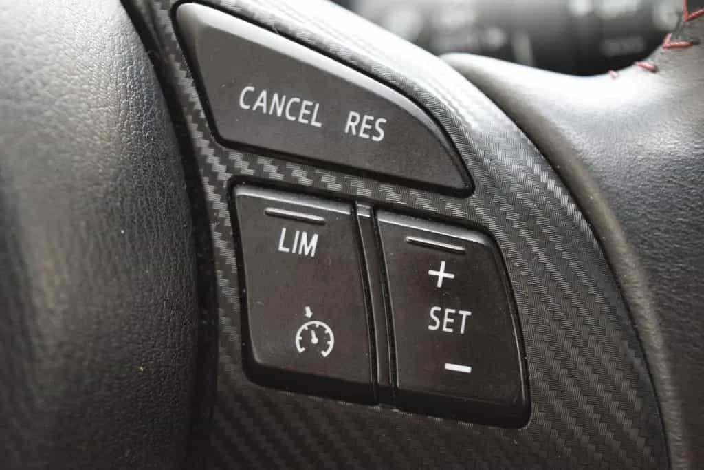 Mazda 3 Lim. 2.2D~Center-Line~Automatik~Navi~SH~2.Hd 09/2015-photo-18