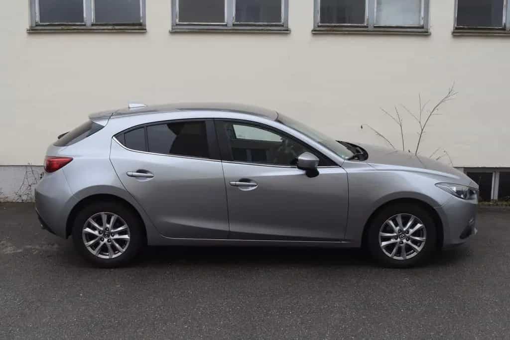 Mazda 3 Lim. 2.2D~Center-Line~Automatik~Navi~SH~2.Hd 09/2015-photo-1