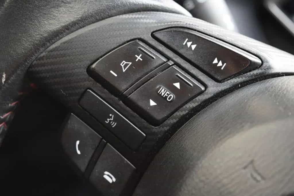 Mazda 3 Lim. 2.2D~Center-Line~Automatik~Navi~SH~2.Hd 09/2015-photo-19