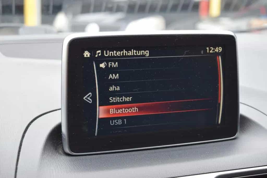 Mazda 3 Lim. 2.2D~Center-Line~Automatik~Navi~SH~2.Hd 09/2015-photo-24