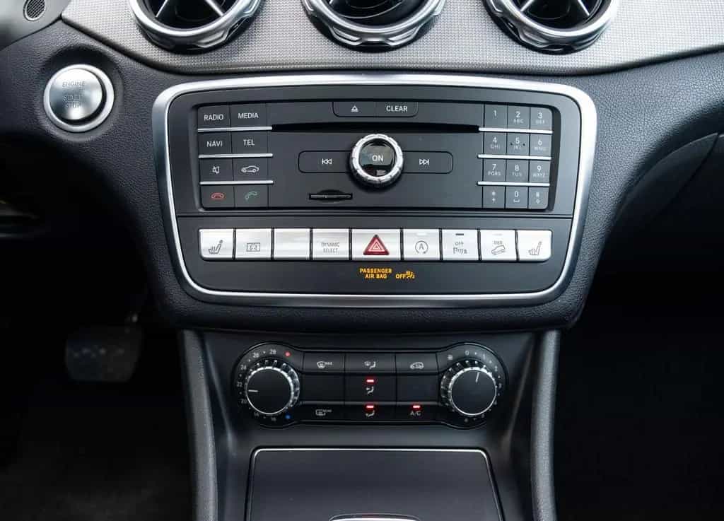 Mercedes-Benz GLA-Class 250 4Matic *LED *Pano *Keyless 10/2019-photo-12