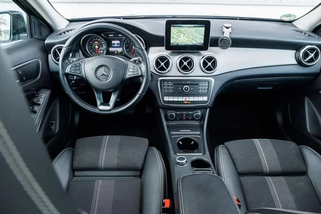 Mercedes-Benz GLA-Class 250 4Matic *LED *Pano *Keyless 10/2019-photo-6
