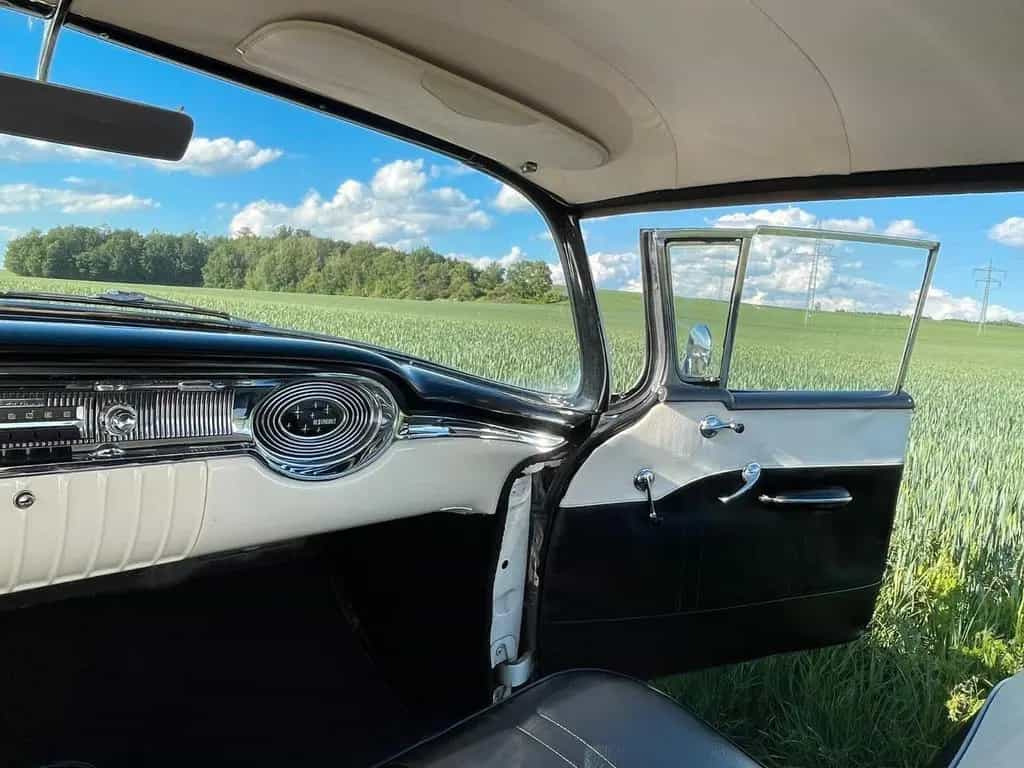 Oldsmobile Other 88 Holiday Coupé 4-Door (1956) 07/1956-photo-3