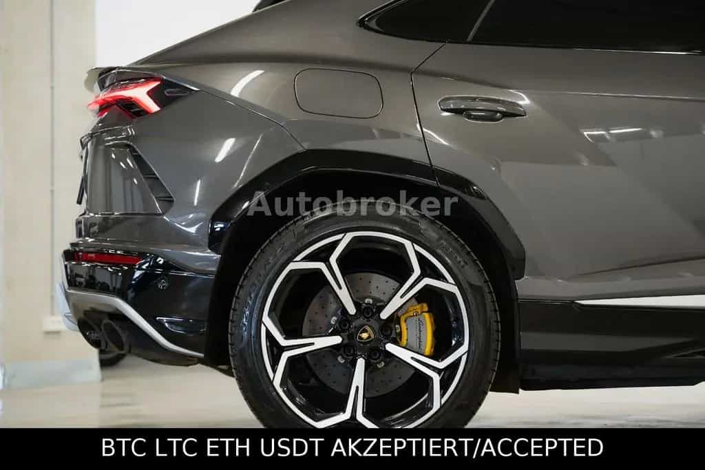 Lamborghini Urus Vision|Pano|22"|AHK|Garantie 02/2021-photo-14