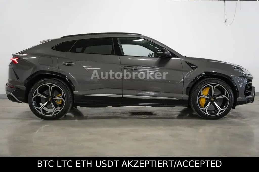 Lamborghini Urus Vision|Pano|22"|AHK|Garantie 02/2021-photo-3