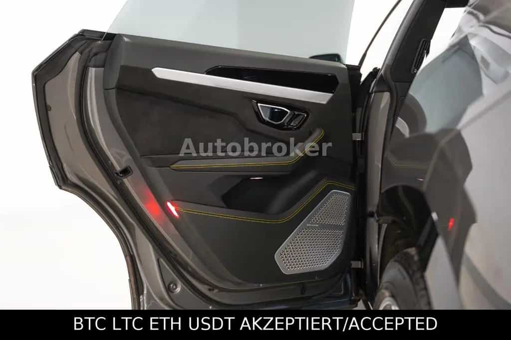 Lamborghini Urus Vision|Pano|22"|AHK|Garantie 02/2021-photo-31