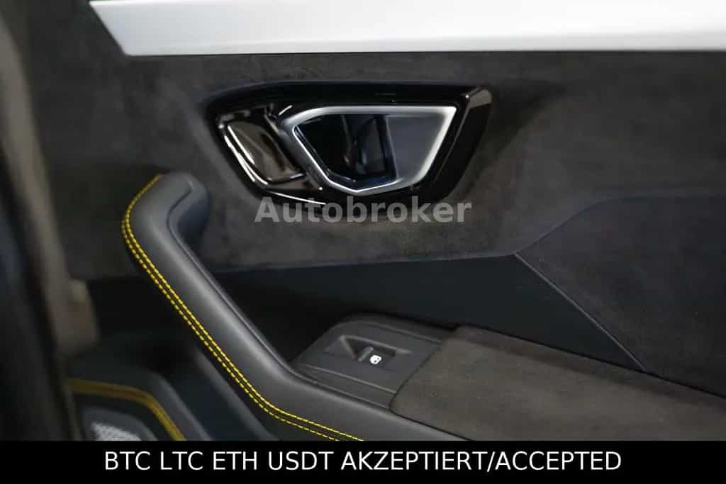 Lamborghini Urus Vision|Pano|22"|AHK|Garantie 02/2021-photo-34