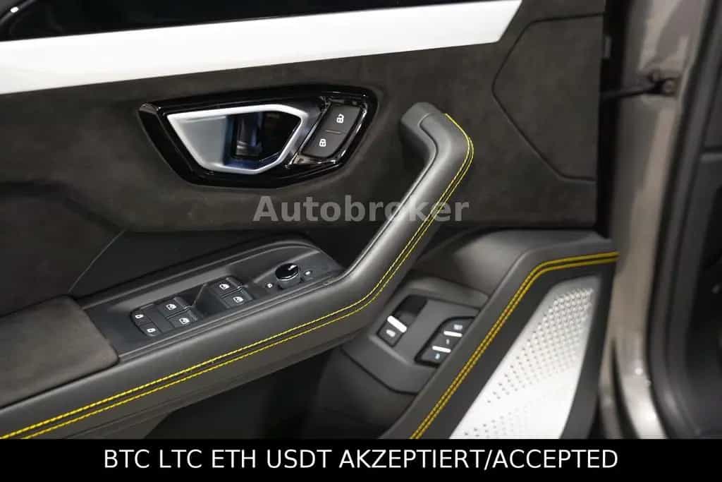 Lamborghini Urus Vision|Pano|22"|AHK|Garantie 02/2021-photo-35
