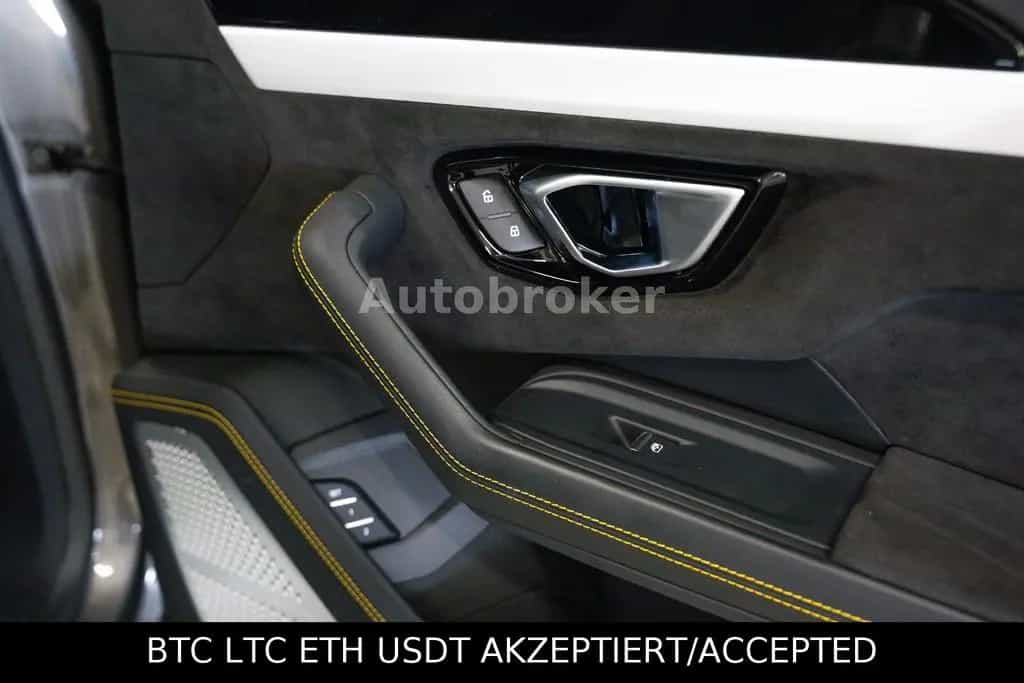 Lamborghini Urus Vision|Pano|22"|AHK|Garantie 02/2021-photo-36