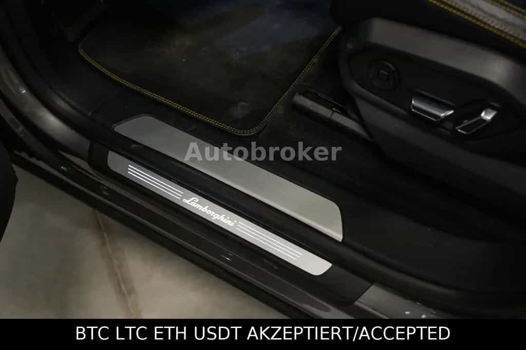 Lamborghini Urus Vision|Pano|22"|AHK|Garantie 02/2021-photo-37