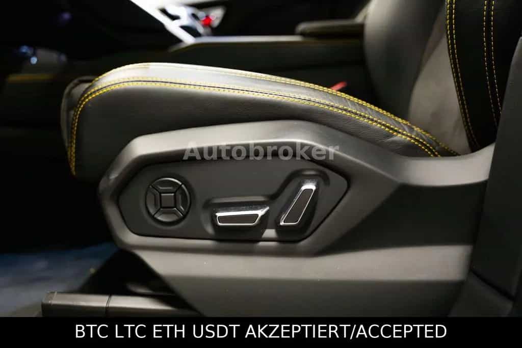Lamborghini Urus Vision|Pano|22"|AHK|Garantie 02/2021-photo-38