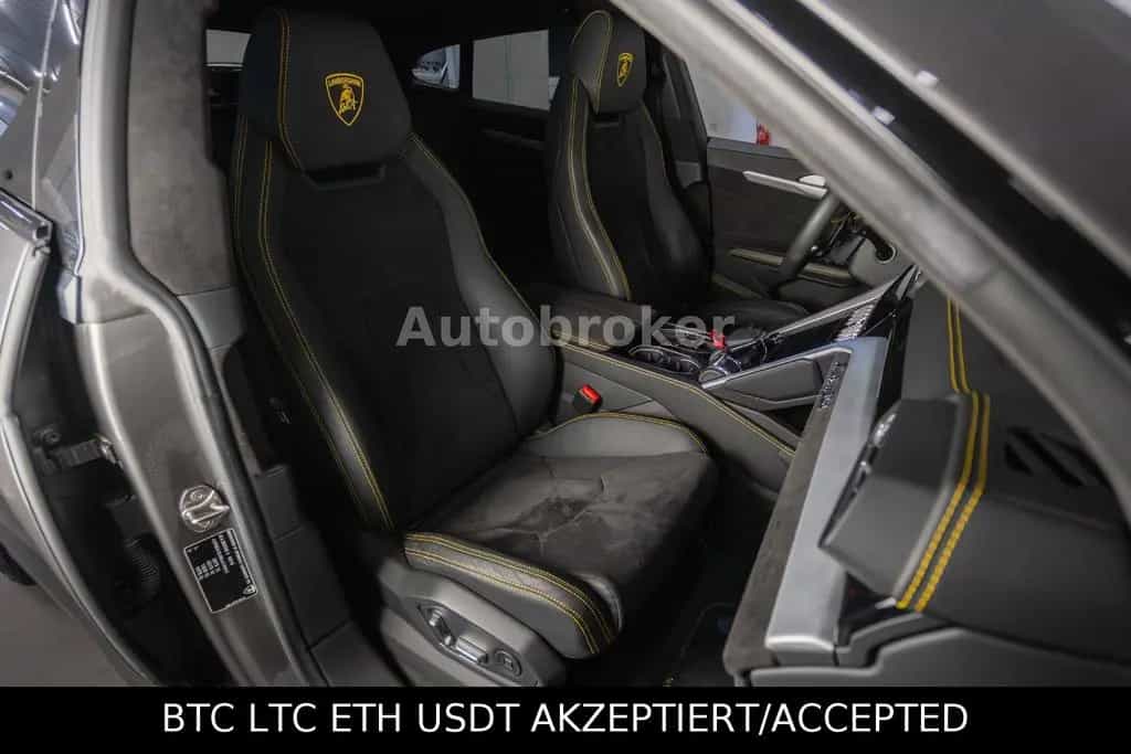 Lamborghini Urus Vision|Pano|22"|AHK|Garantie 02/2021-photo-40