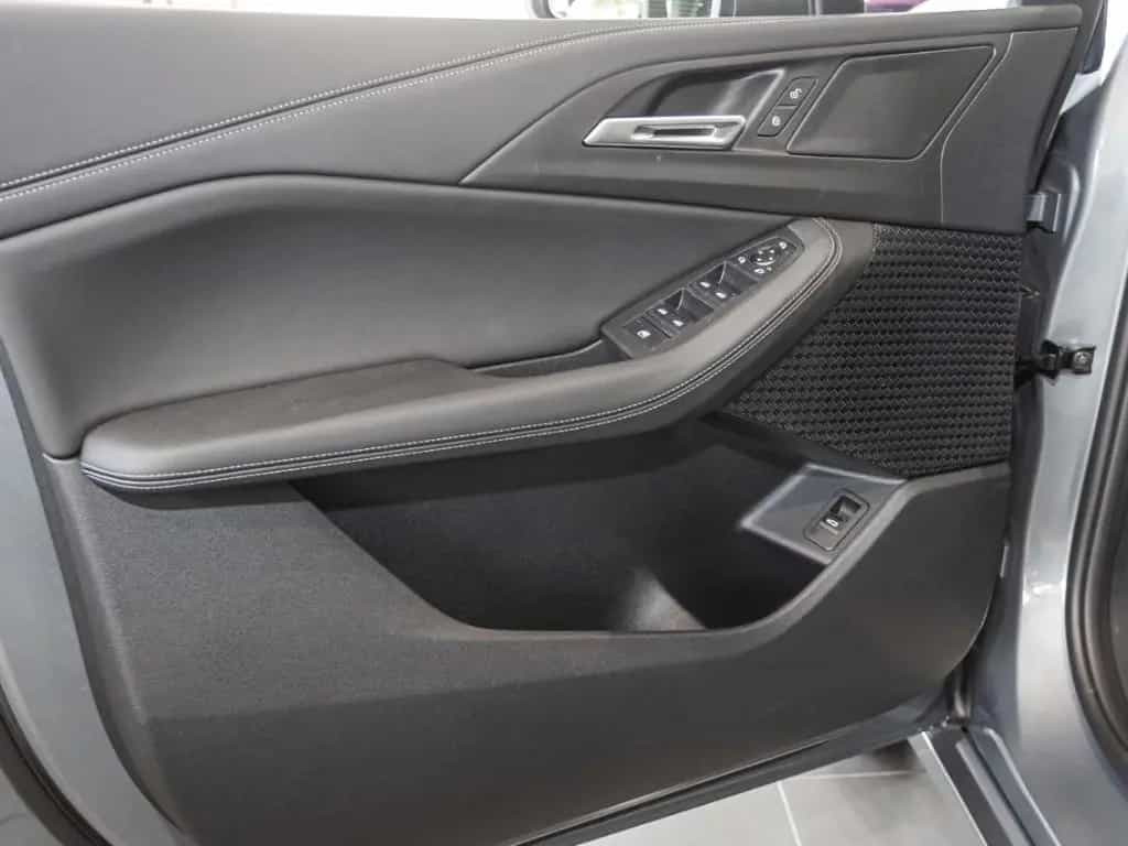 BMW 2 Series 218 i+Navi+DAB+Leder+RFK+Sportsitze+SHZ+PDCv+h null-photo-5
