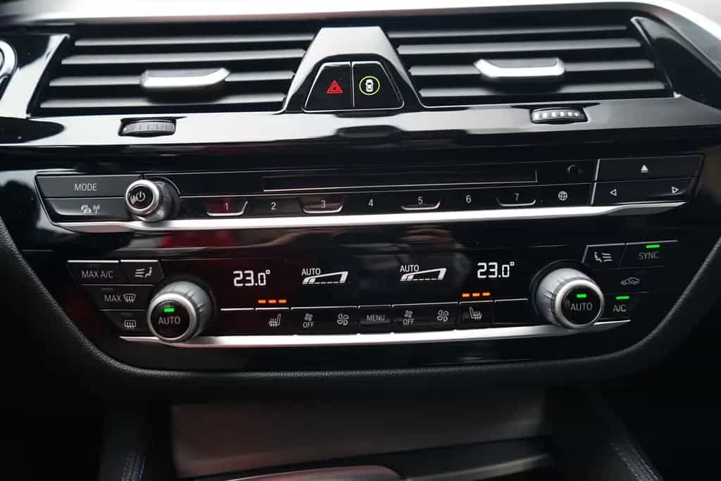 BMW 5 Series 520i M Sport DKG LED Navi Tempomat HarmanKardon 08/2019-photo-14
