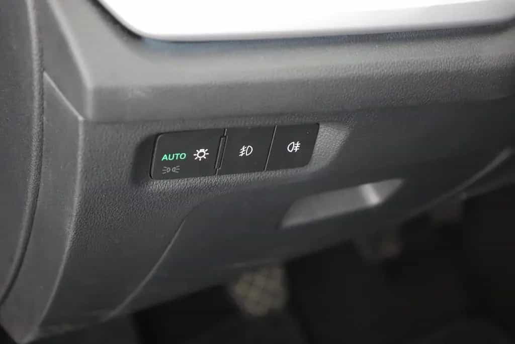 Skoda Octavia Combi 1.5 TSI LED Navi Panorama AHK DAB 06/2022-photo-20