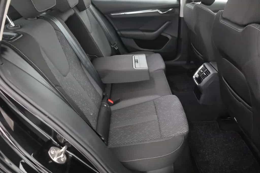 Skoda Octavia Combi 1.5 TSI LED Navi Panorama AHK DAB 06/2022-photo-24
