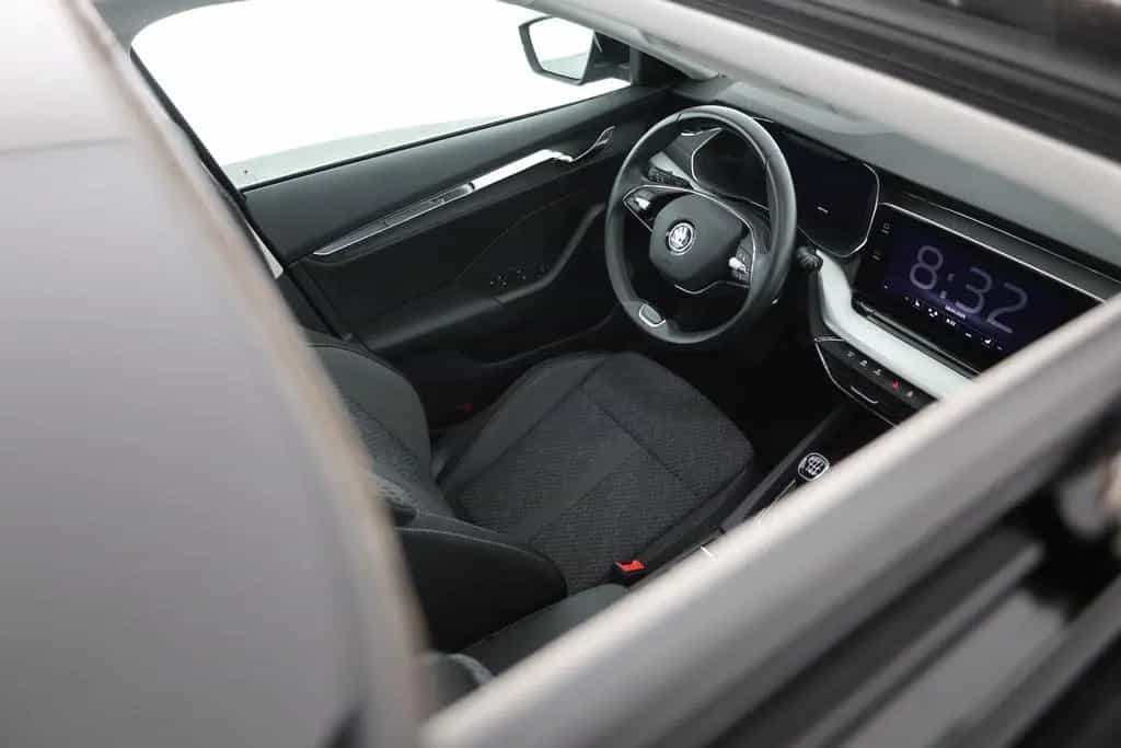 Skoda Octavia Combi 1.5 TSI LED Navi Panorama AHK DAB 06/2022-photo-29