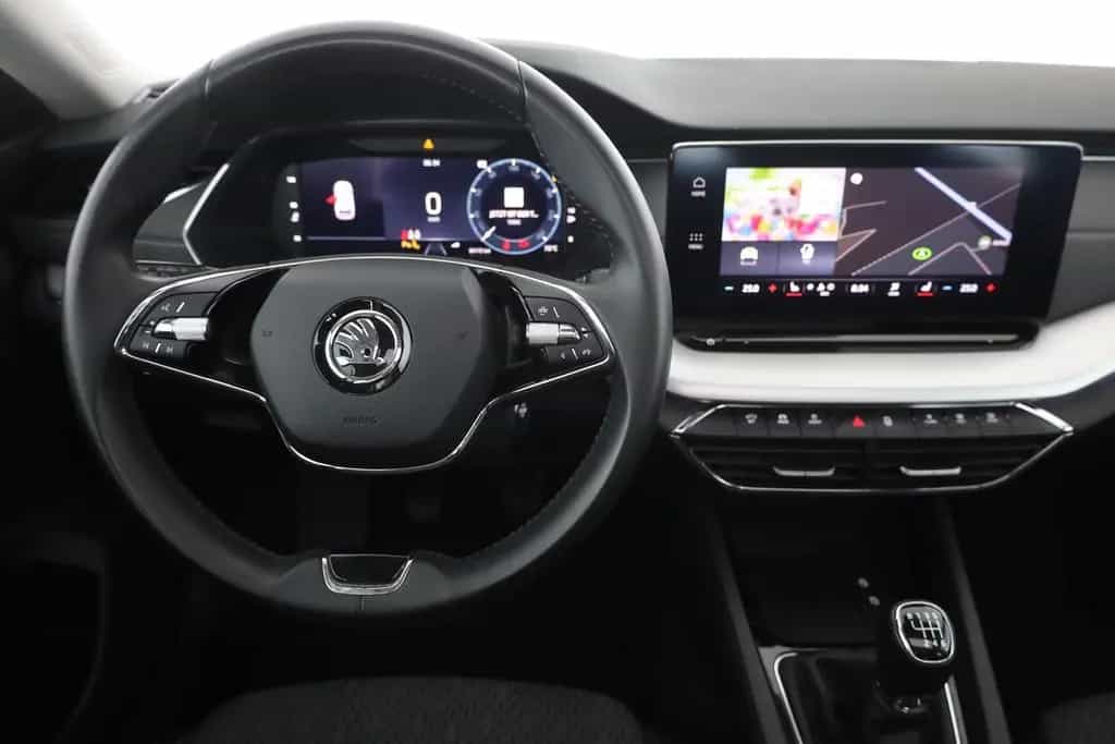 Skoda Octavia Combi 1.5 TSI LED Navi Panorama AHK DAB 06/2022-photo-9